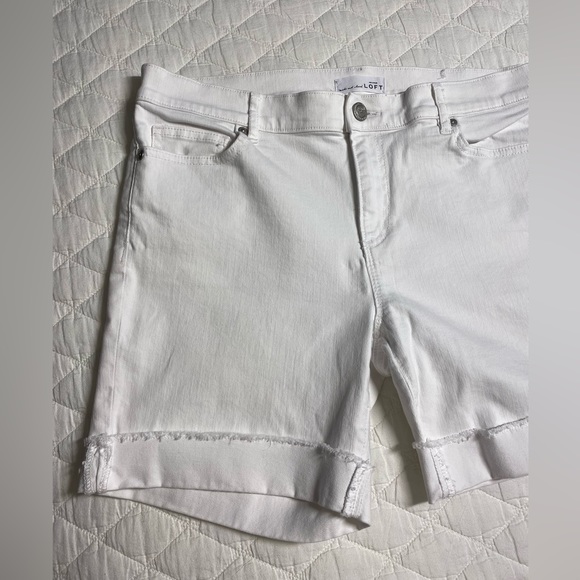 Loft Sz 10 White Denim Jean Shorts Mid-Rise Stretch Cuffed Hem 6" Inseam - Picture 3 of 13